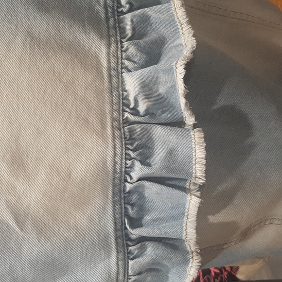 Has little mark on the sleeve as shown on the picture - Picture 7 of 9